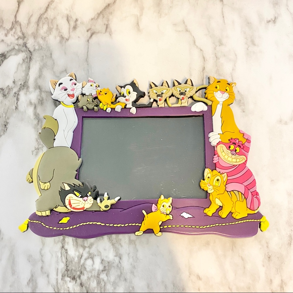 ❌SOLD❌ Rare Disney cats magnetic frame